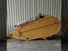 حفرة صخرة بوم مع الممزق الصخرة